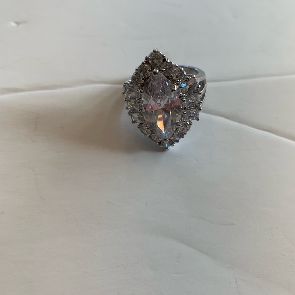 Cubic zirconia sterling Silver ring. - Picture 4 of 7